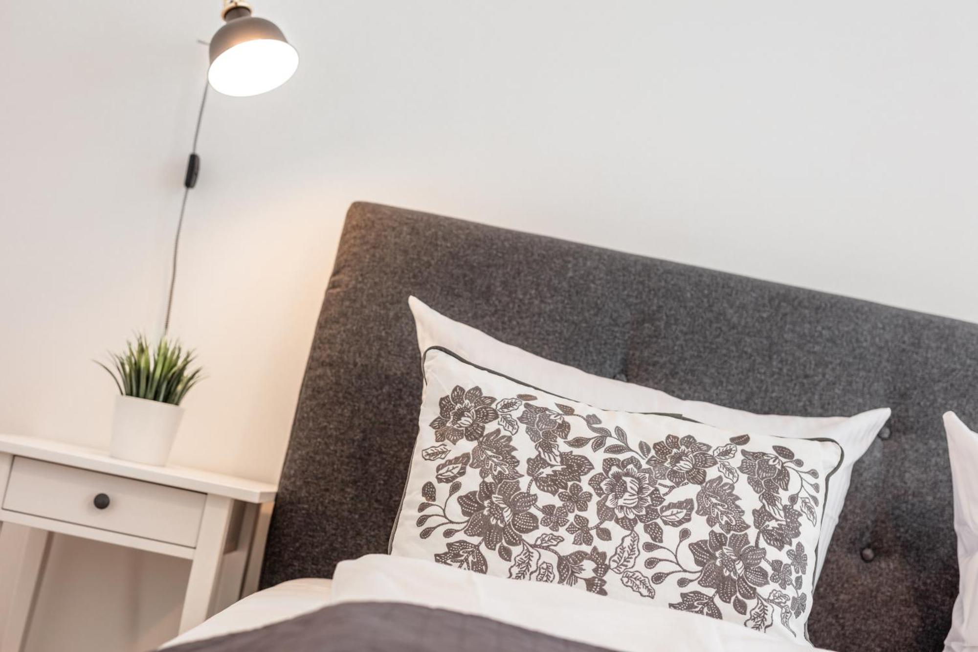 Goethe Palais Charlotte 4p L Lift I Parkplatzi Zentrum I Helios * Aue (Saxony)